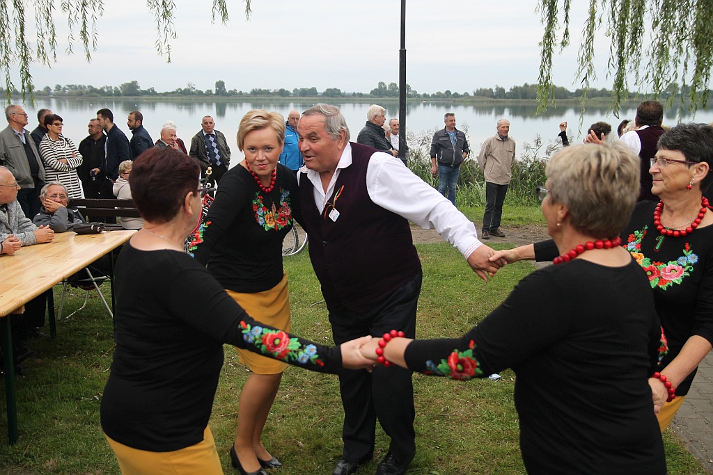 Na ludowo i folkowo zagrały zespoły w kunickiej Folk-Biesiadzie