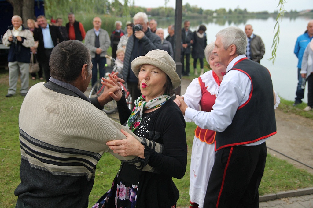Na ludowo i folkowo zagrały zespoły w kunickiej Folk-Biesiadzie