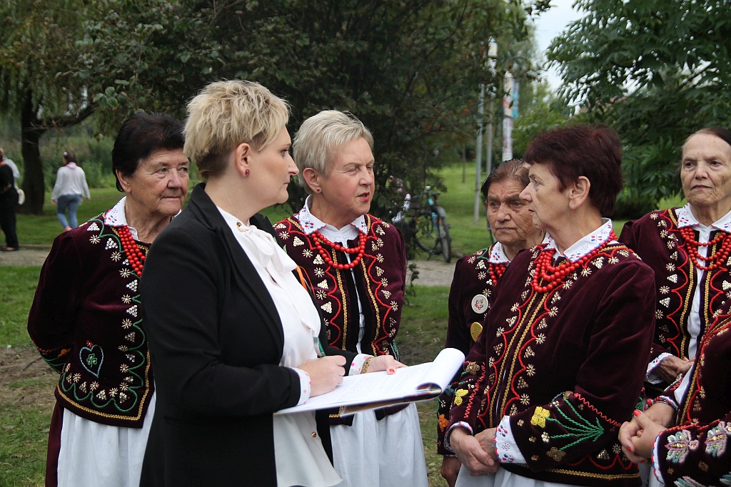 Na ludowo i folkowo zagrały zespoły w kunickiej Folk-Biesiadzie