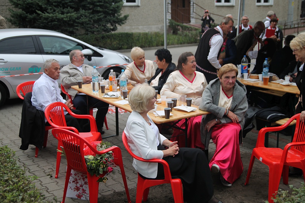 Na ludowo i folkowo zagrały zespoły w kunickiej Folk-Biesiadzie