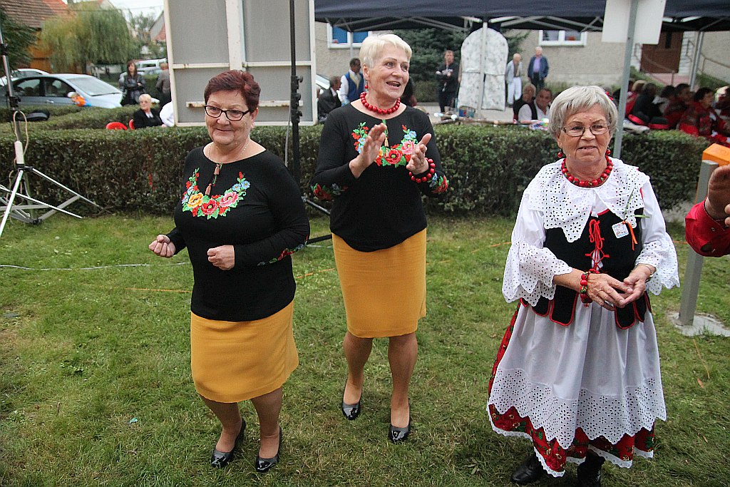 Na ludowo i folkowo zagrały zespoły w kunickiej Folk-Biesiadzie