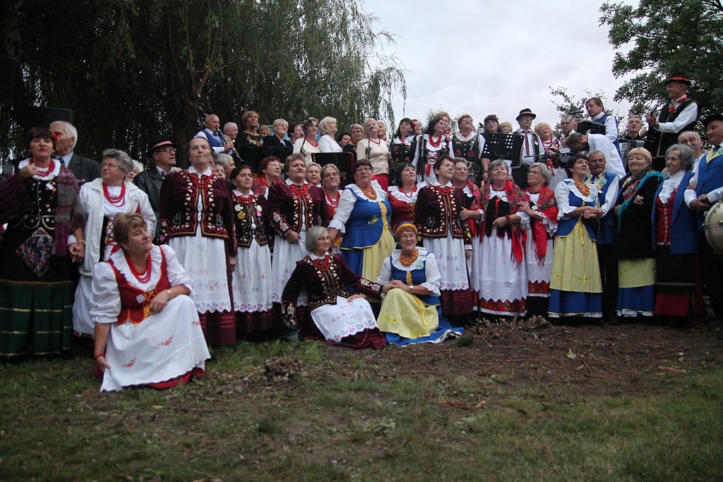 Na ludowo i folkowo zagrały zespoły w kunickiej Folk-Biesiadzie