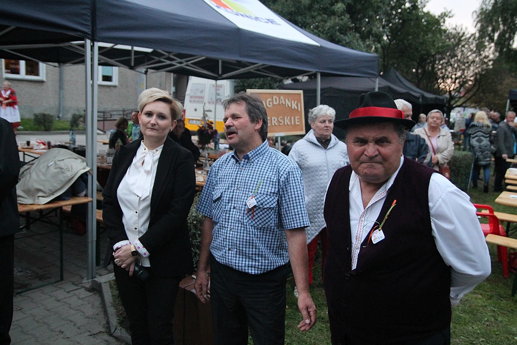 Na ludowo i folkowo zagrały zespoły w kunickiej Folk-Biesiadzie