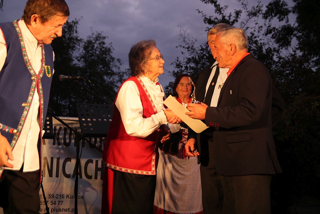 Na ludowo i folkowo zagrały zespoły w kunickiej Folk-Biesiadzie