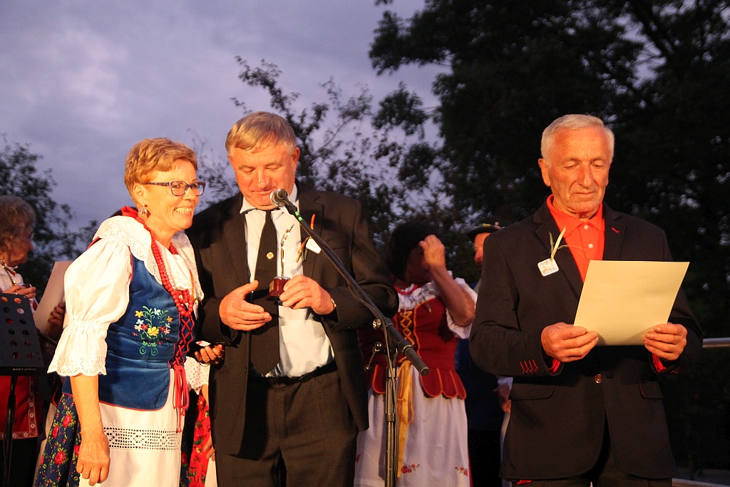 Na ludowo i folkowo zagrały zespoły w kunickiej Folk-Biesiadzie