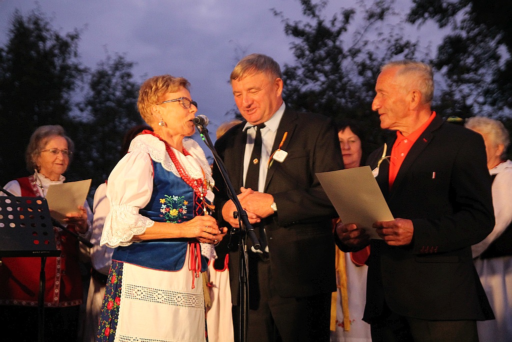 Na ludowo i folkowo zagrały zespoły w kunickiej Folk-Biesiadzie