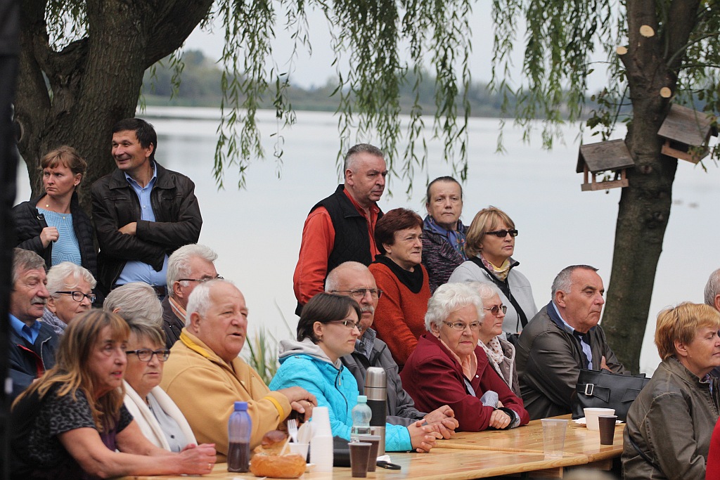 Na ludowo i folkowo zagrały zespoły w kunickiej Folk-Biesiadzie