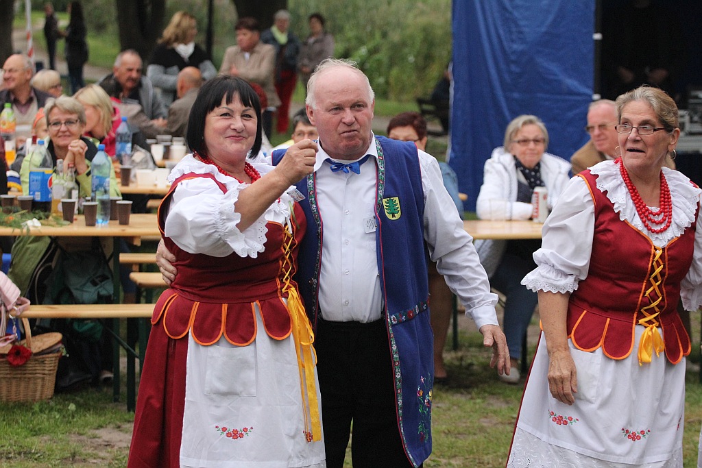 Na ludowo i folkowo zagrały zespoły w kunickiej Folk-Biesiadzie