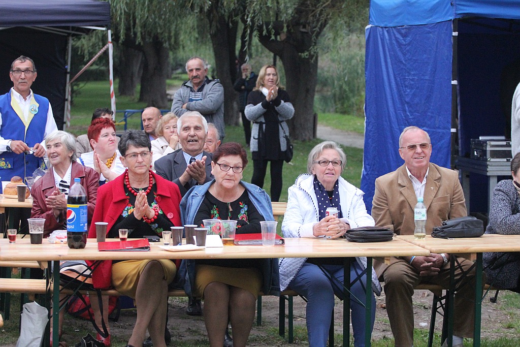 Na ludowo i folkowo zagrały zespoły w kunickiej Folk-Biesiadzie