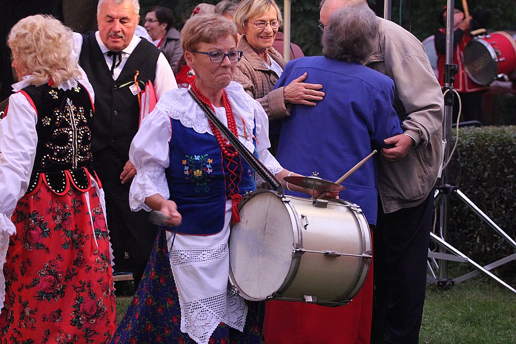 Na ludowo i folkowo zagrały zespoły w kunickiej Folk-Biesiadzie