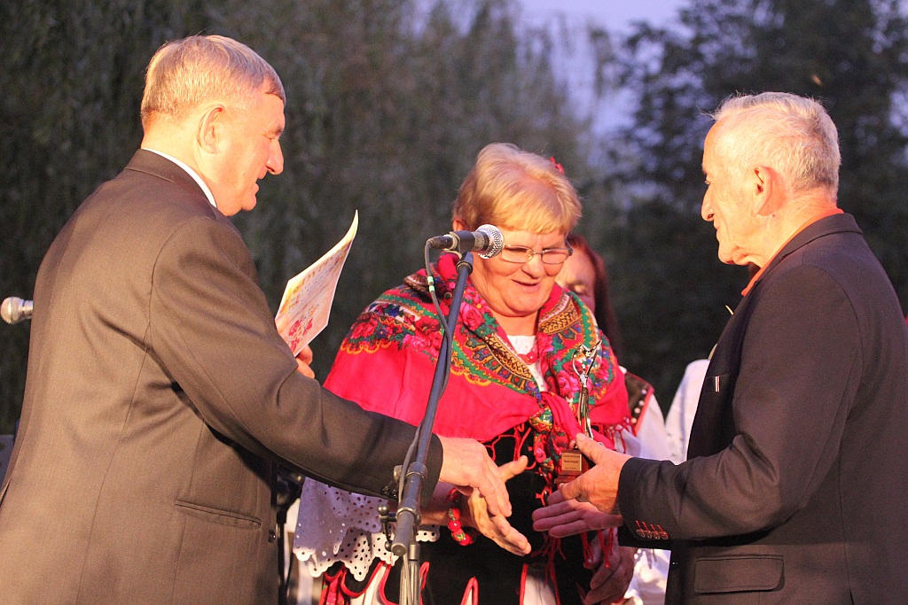Na ludowo i folkowo zagrały zespoły w kunickiej Folk-Biesiadzie