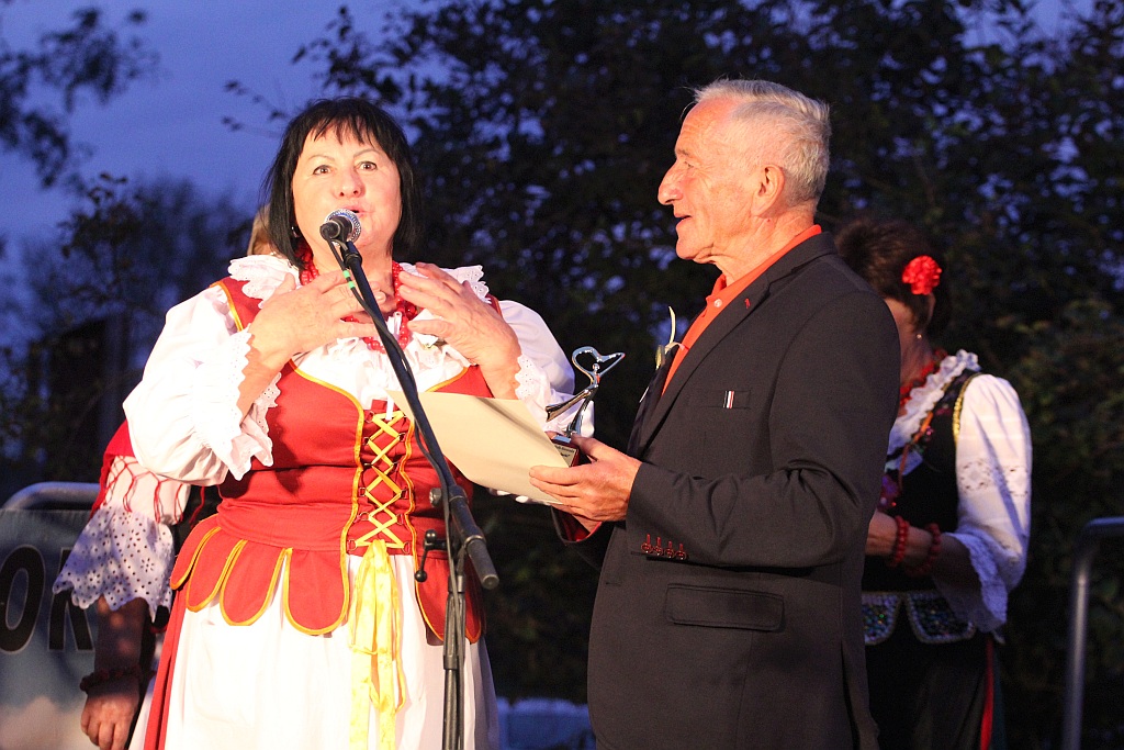 Na ludowo i folkowo zagrały zespoły w kunickiej Folk-Biesiadzie