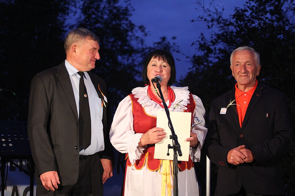 Na ludowo i folkowo zagrały zespoły w kunickiej Folk-Biesiadzie
