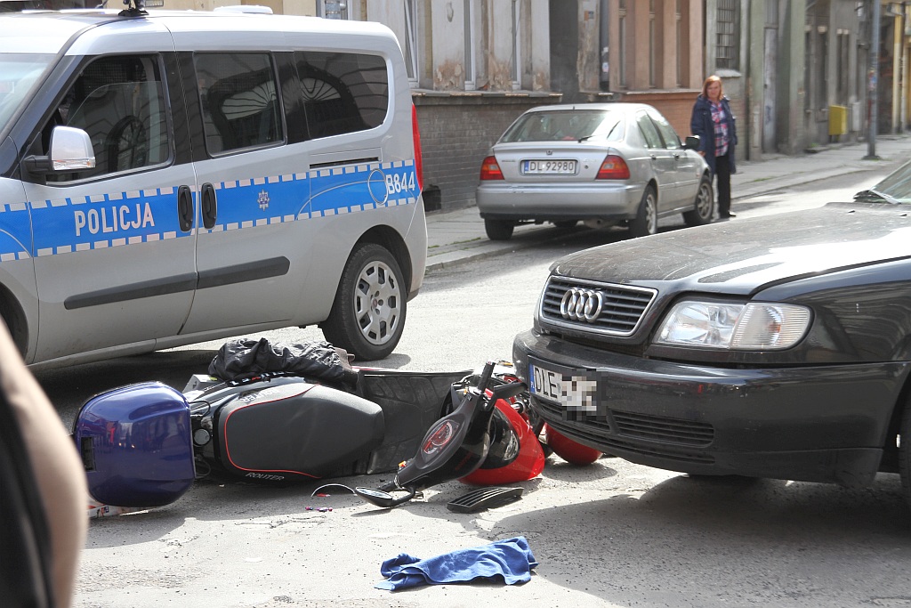 Groźny wypadek na skrzyżowaniu ulic Nowy Świat i Korczaka