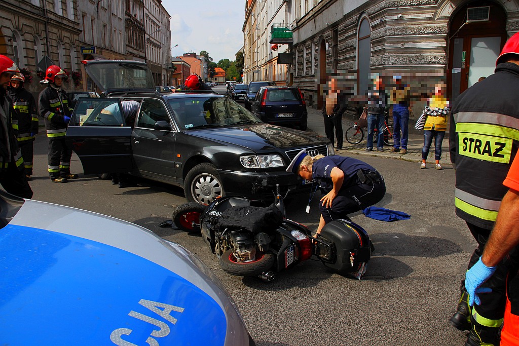 Groźny wypadek na skrzyżowaniu ulic Nowy Świat i Korczaka