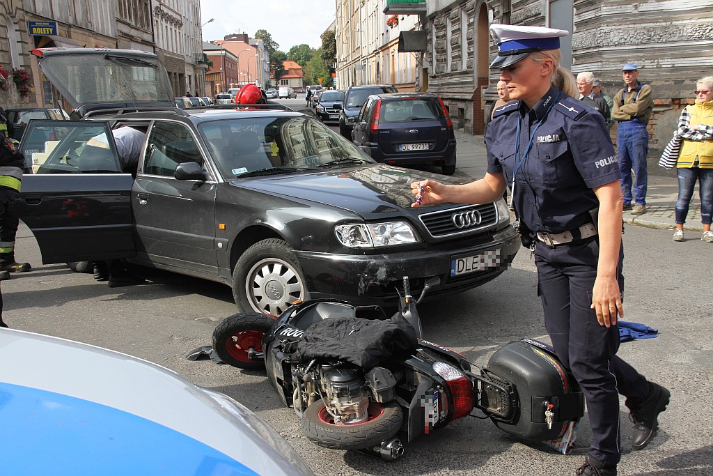 Groźny wypadek na skrzyżowaniu ulic Nowy Świat i Korczaka