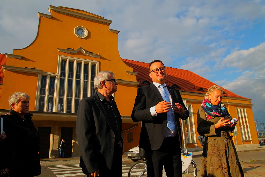 Morawiec&Piaskowski: Spacer edukacyjny po legnickim dworcu