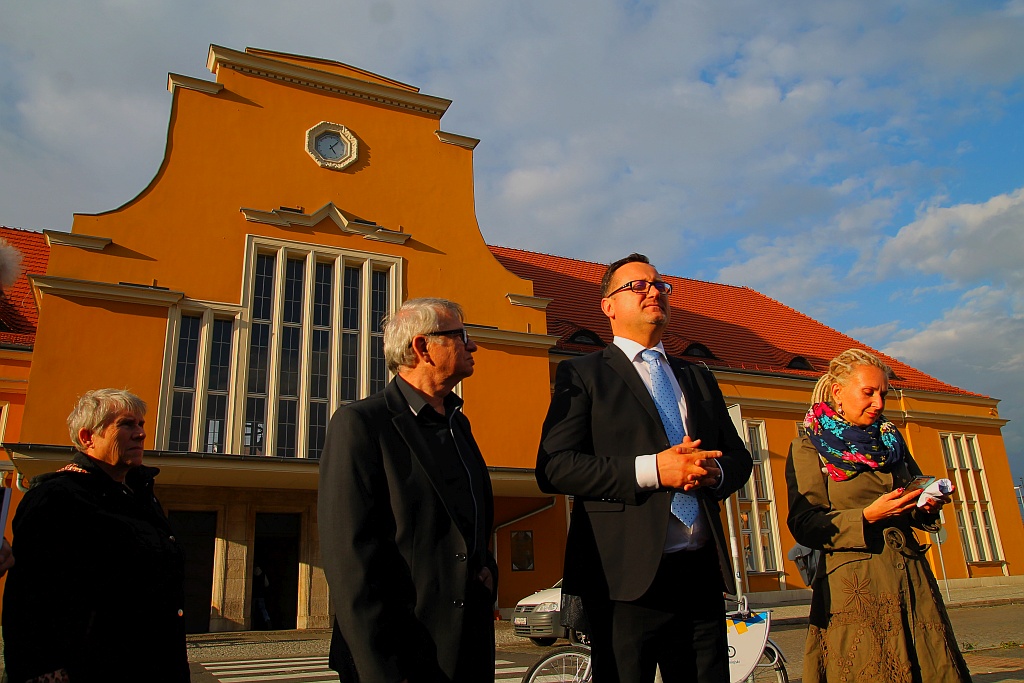 Morawiec&Piaskowski: Spacer edukacyjny po legnickim dworcu