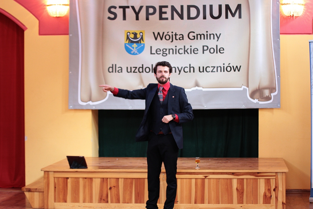 Wręczenie stypendiów ufundowanych przez wójta Legnickiego Pola