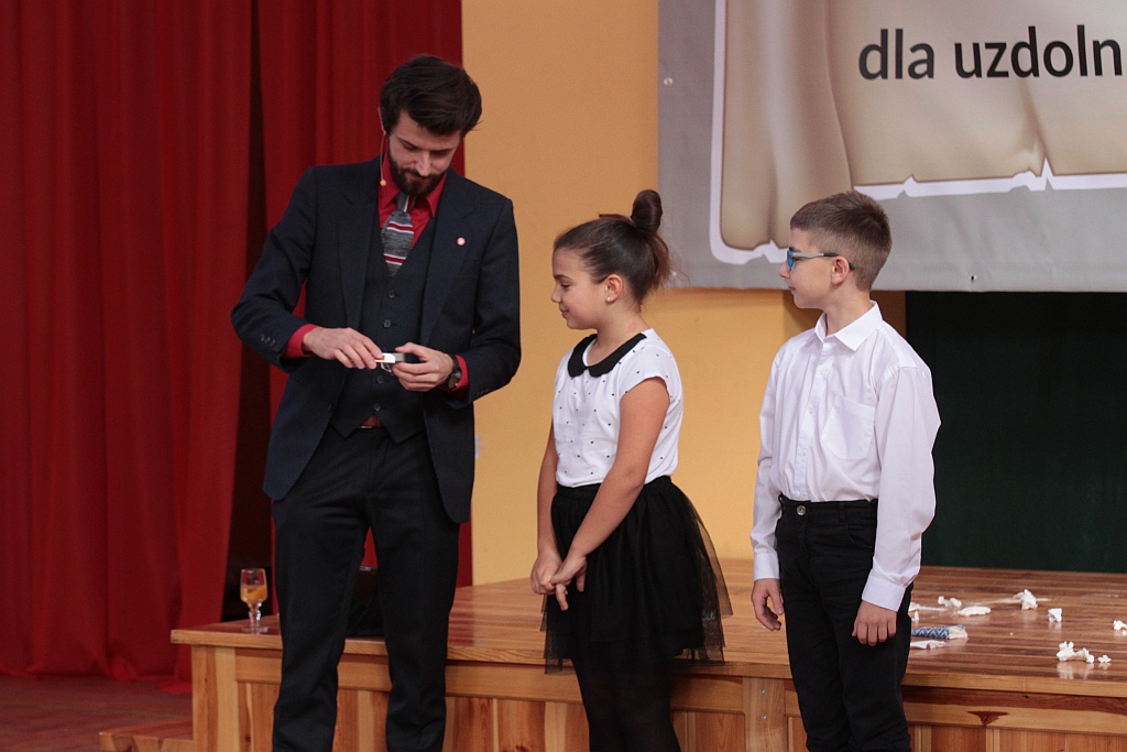 Wręczenie stypendiów ufundowanych przez wójta Legnickiego Pola
