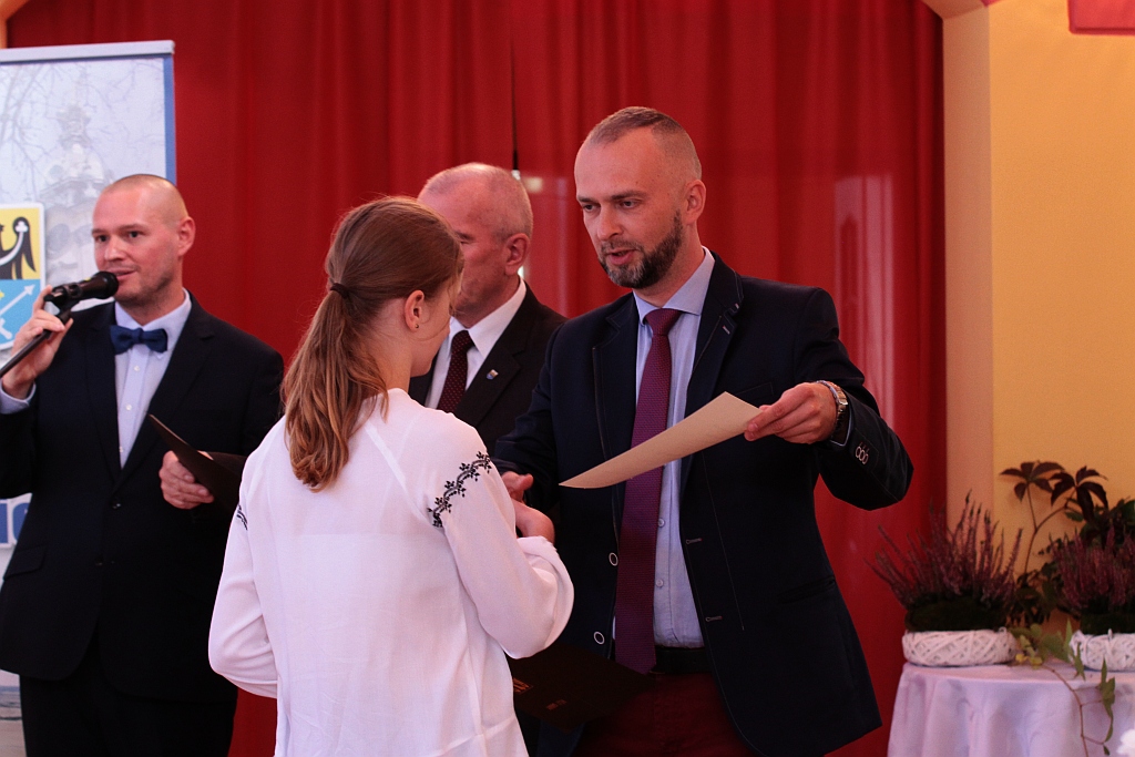 Wręczenie stypendiów ufundowanych przez wójta Legnickiego Pola