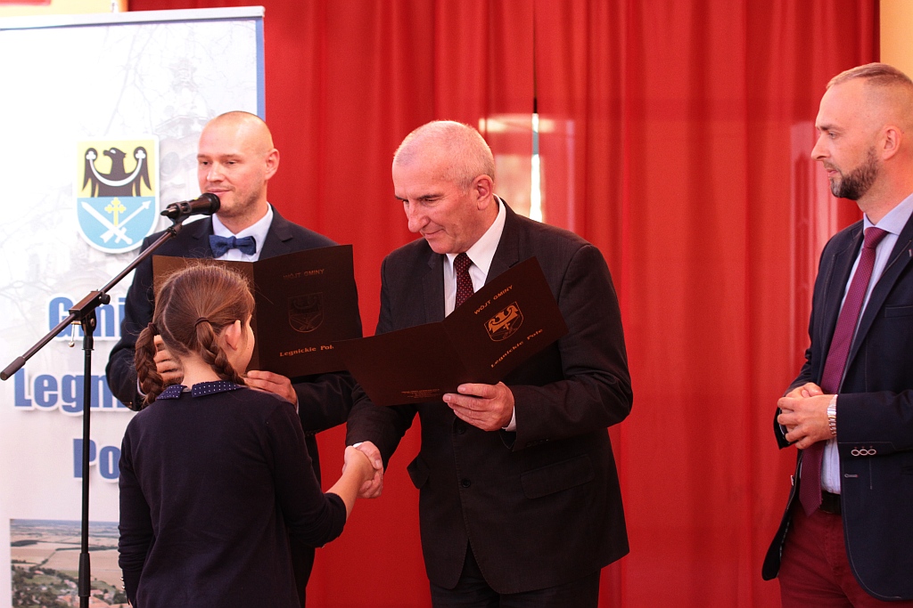 Wręczenie stypendiów ufundowanych przez wójta Legnickiego Pola