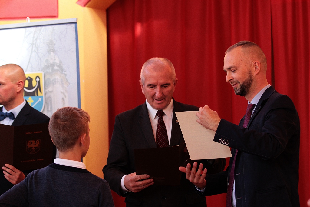 Wręczenie stypendiów ufundowanych przez wójta Legnickiego Pola