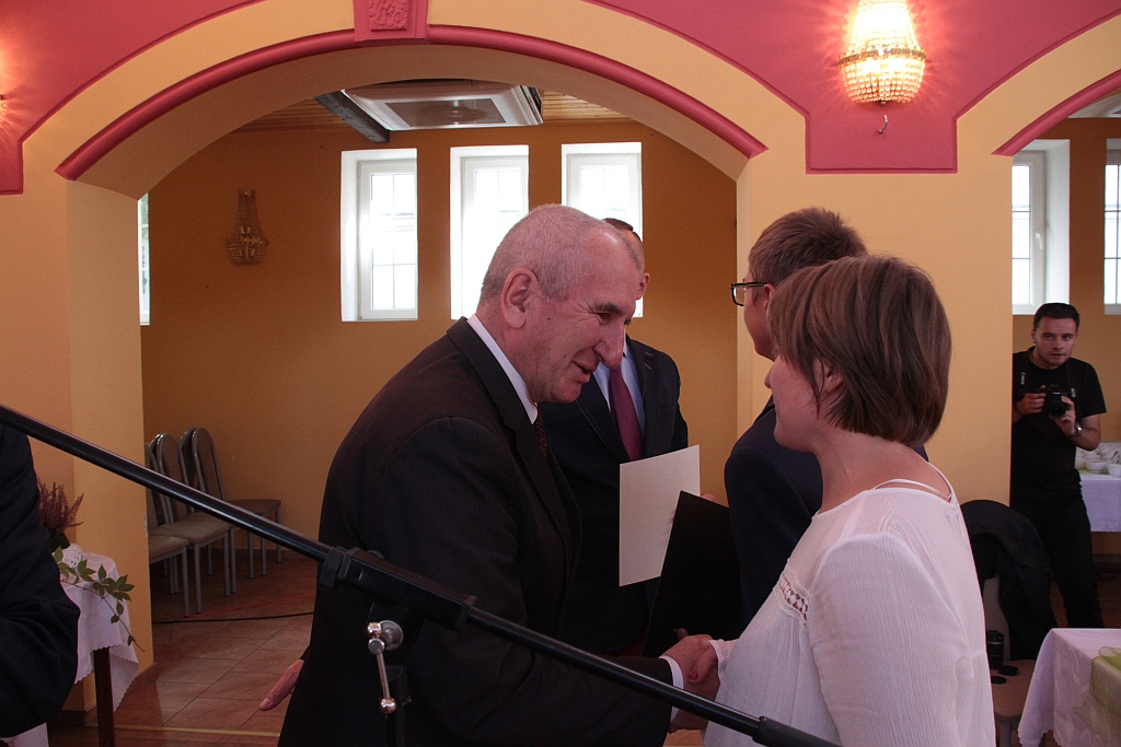 Wręczenie stypendiów ufundowanych przez wójta Legnickiego Pola