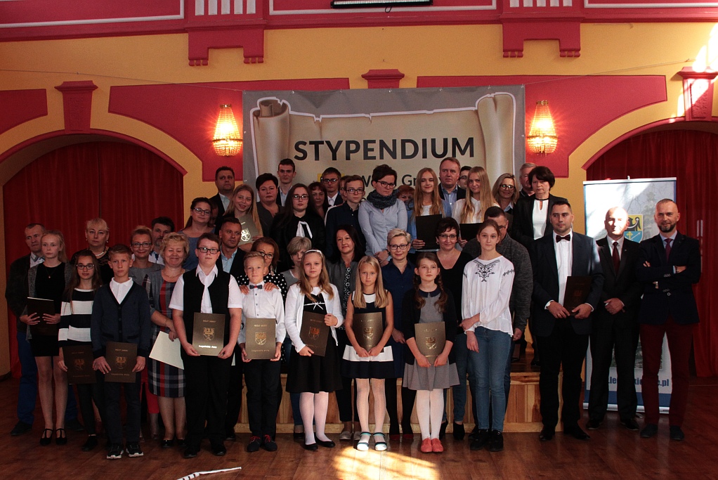 Wręczenie stypendiów ufundowanych przez wójta Legnickiego Pola