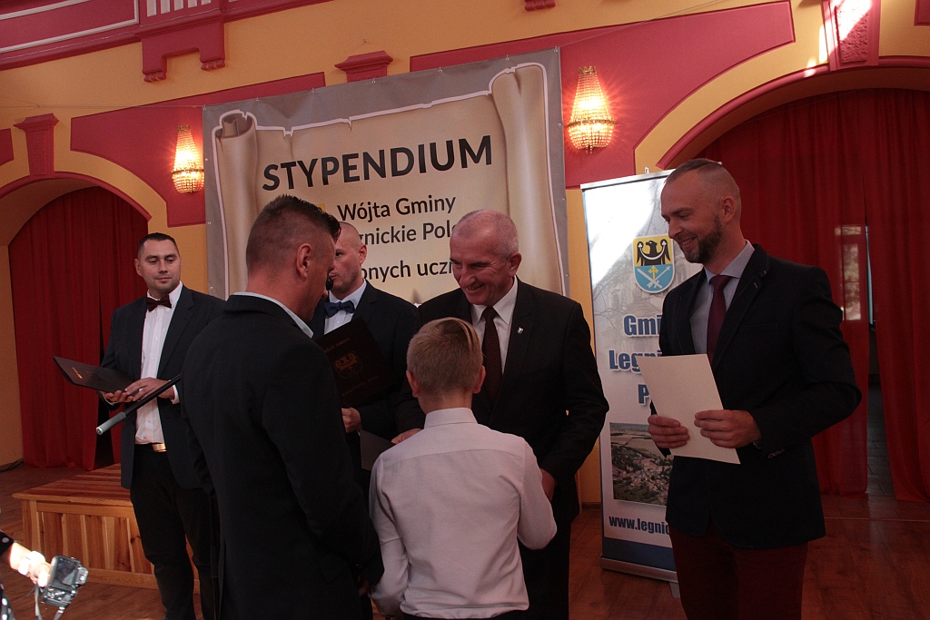 Wręczenie stypendiów ufundowanych przez wójta Legnickiego Pola