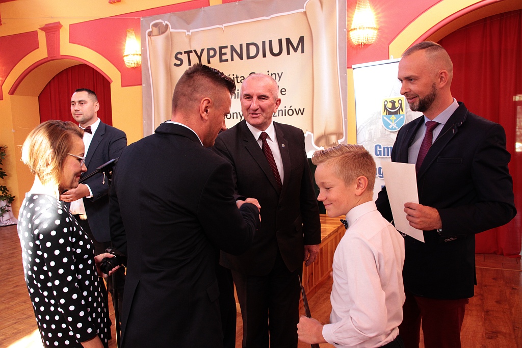 Wręczenie stypendiów ufundowanych przez wójta Legnickiego Pola