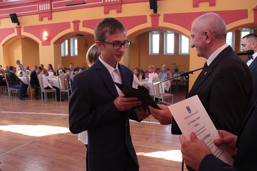 Wręczenie stypendiów ufundowanych przez wójta Legnickiego Pola