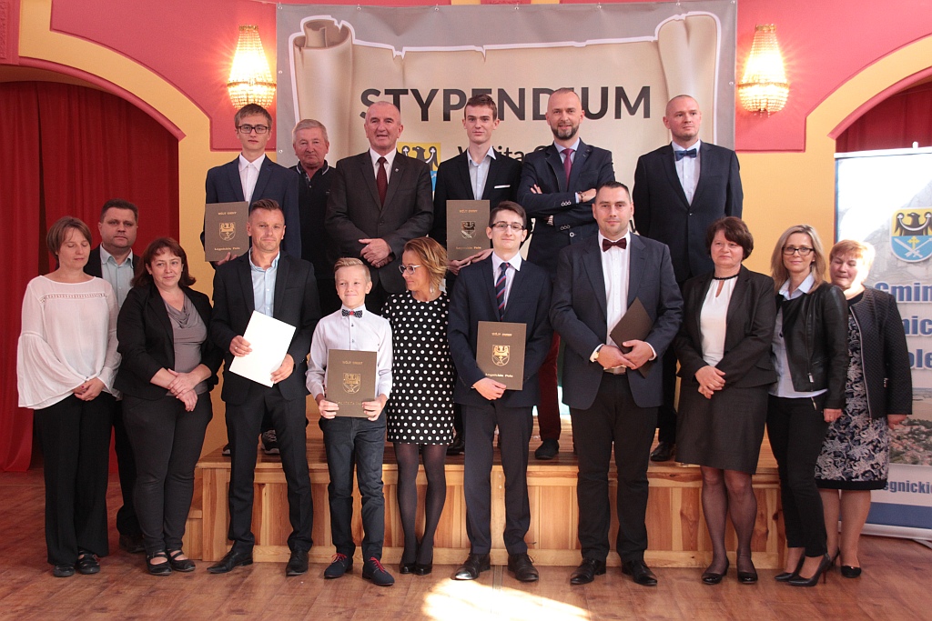 Wręczenie stypendiów ufundowanych przez wójta Legnickiego Pola