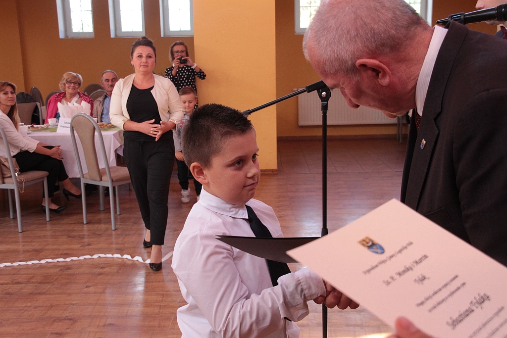 Wręczenie stypendiów ufundowanych przez wójta Legnickiego Pola