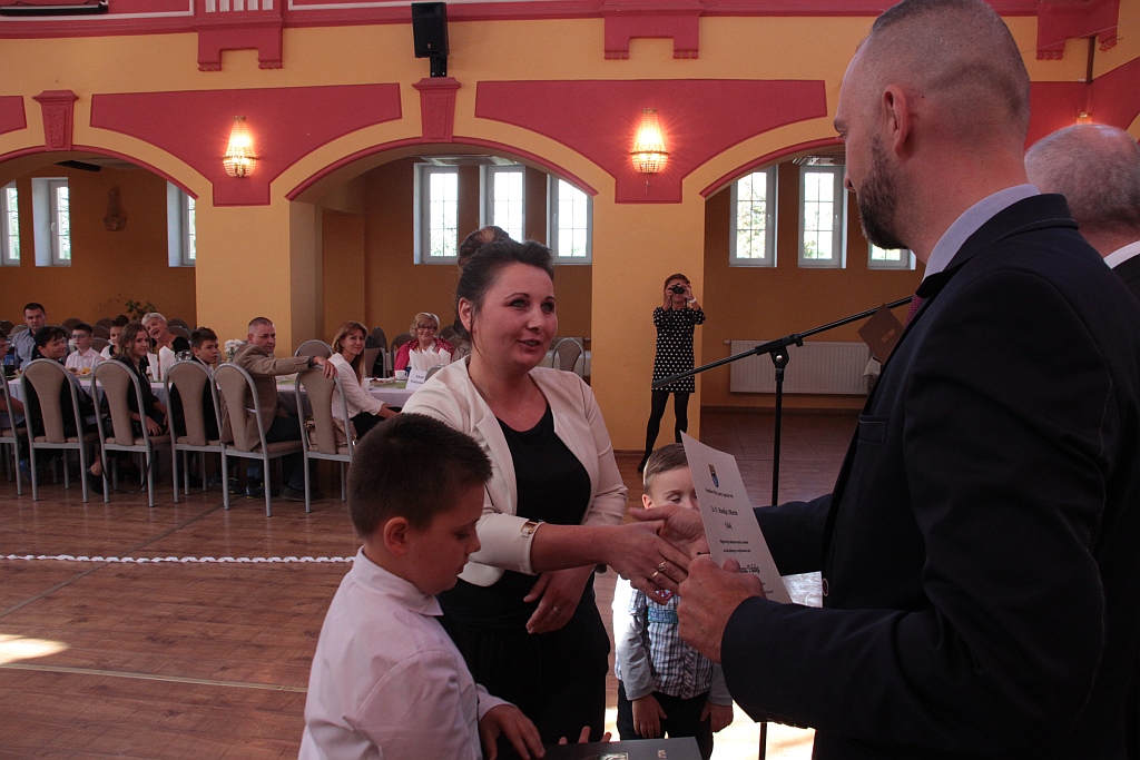 Wręczenie stypendiów ufundowanych przez wójta Legnickiego Pola