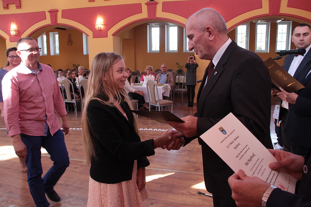 Wręczenie stypendiów ufundowanych przez wójta Legnickiego Pola