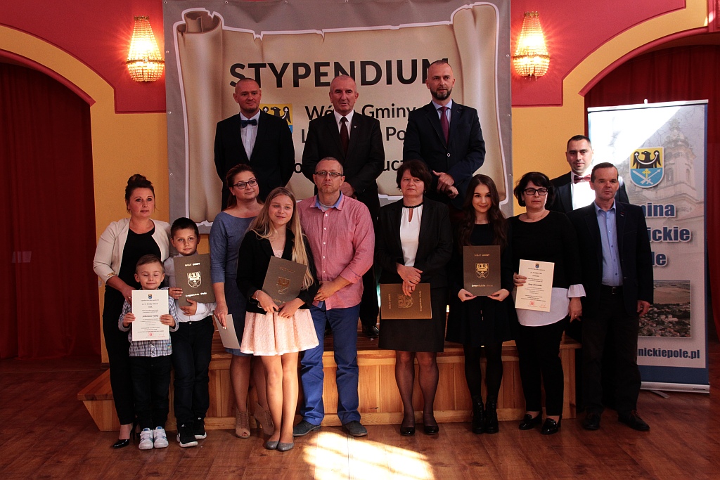 Wręczenie stypendiów ufundowanych przez wójta Legnickiego Pola