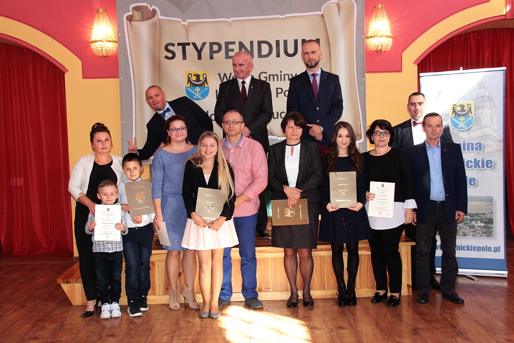 Wręczenie stypendiów ufundowanych przez wójta Legnickiego Pola