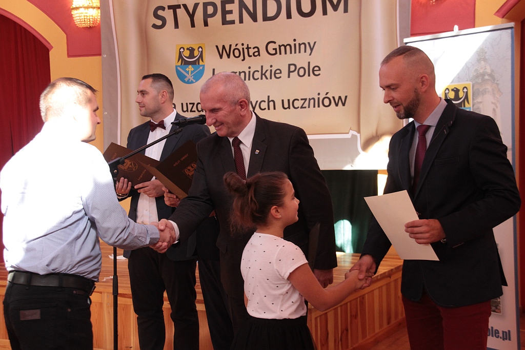 Wręczenie stypendiów ufundowanych przez wójta Legnickiego Pola