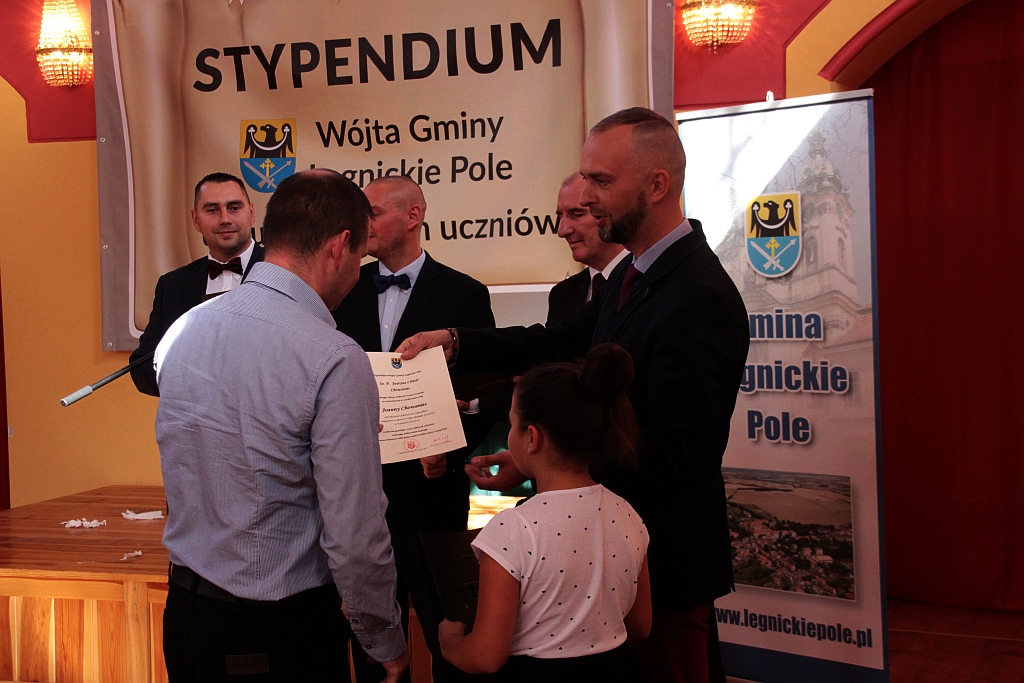 Wręczenie stypendiów ufundowanych przez wójta Legnickiego Pola