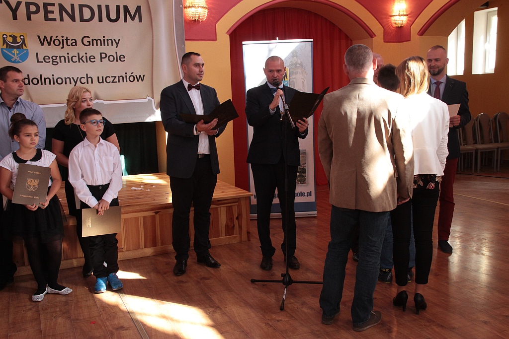 Wręczenie stypendiów ufundowanych przez wójta Legnickiego Pola