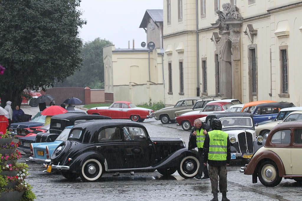 Legnickie Pole przywitało deszczem uczestników rajdu