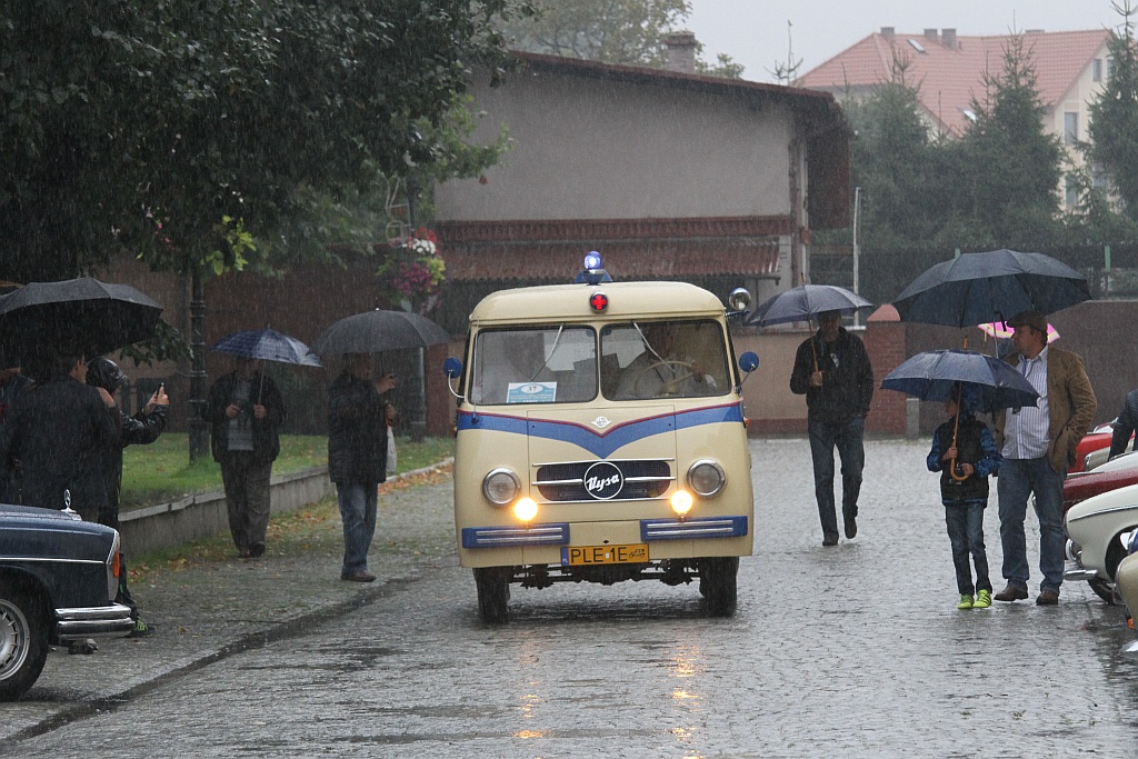 Legnickie Pole przywitało deszczem uczestników rajdu