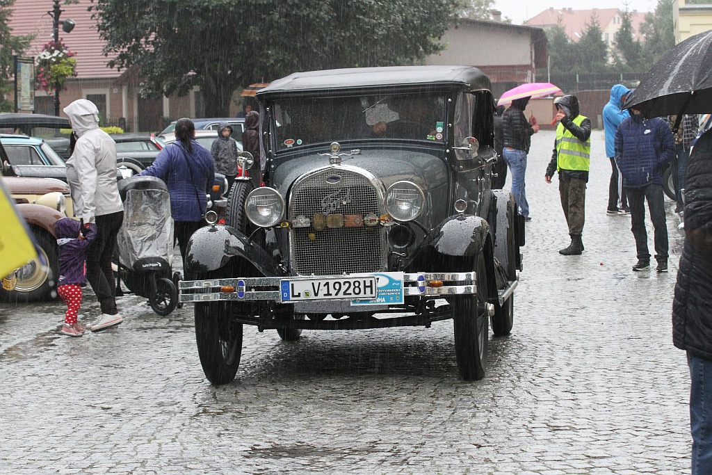 Legnickie Pole przywitało deszczem uczestników rajdu