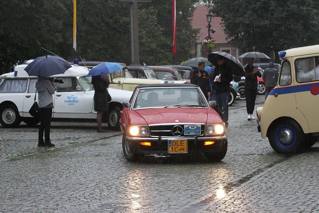 Legnickie Pole przywitało deszczem uczestników rajdu