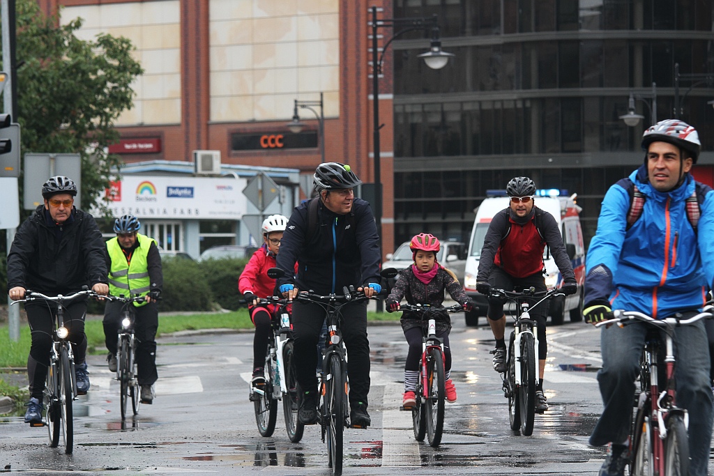 Kilkadziesiąt osób pojechało rowerami do  Bieniowic