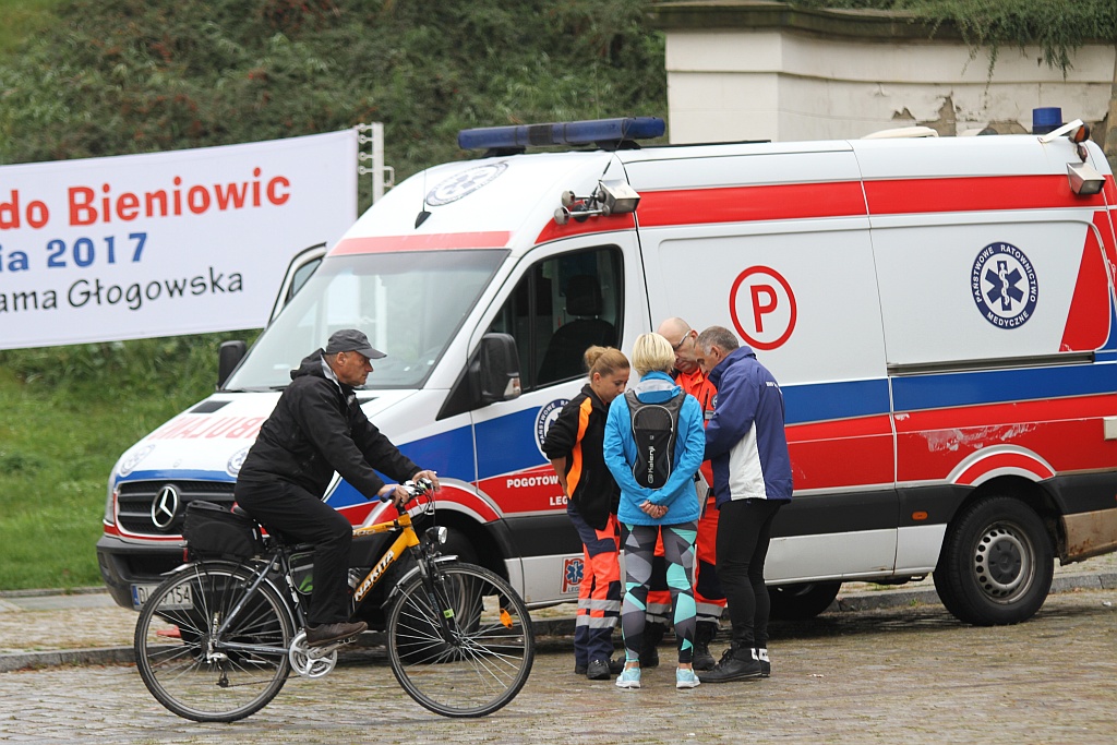 Kilkadziesiąt osób pojechało rowerami do  Bieniowic