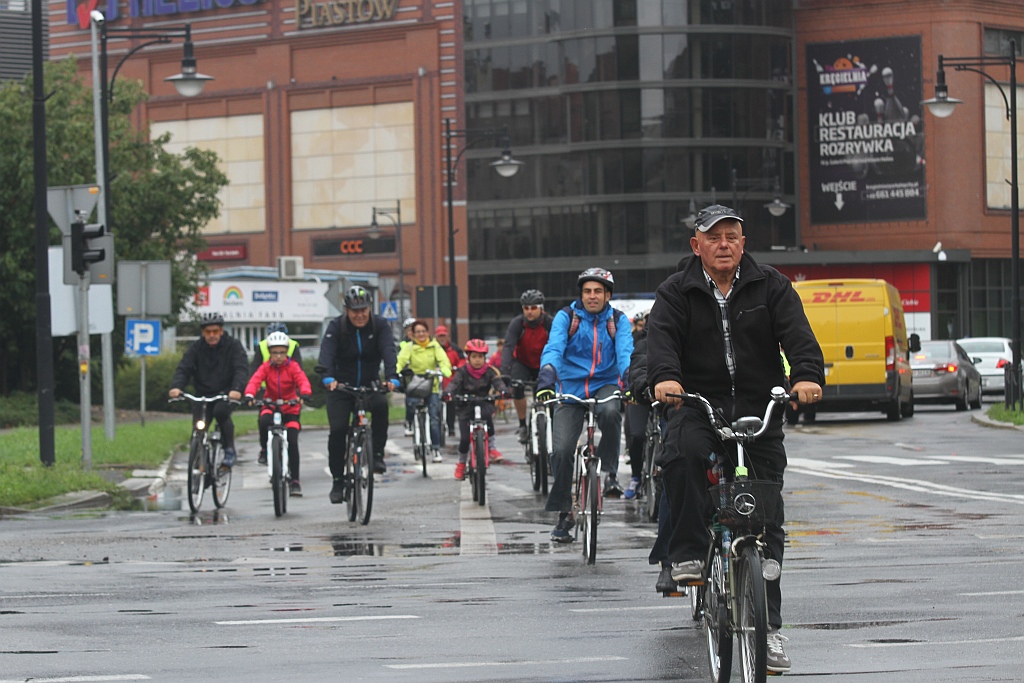 Kilkadziesiąt osób pojechało rowerami do  Bieniowic