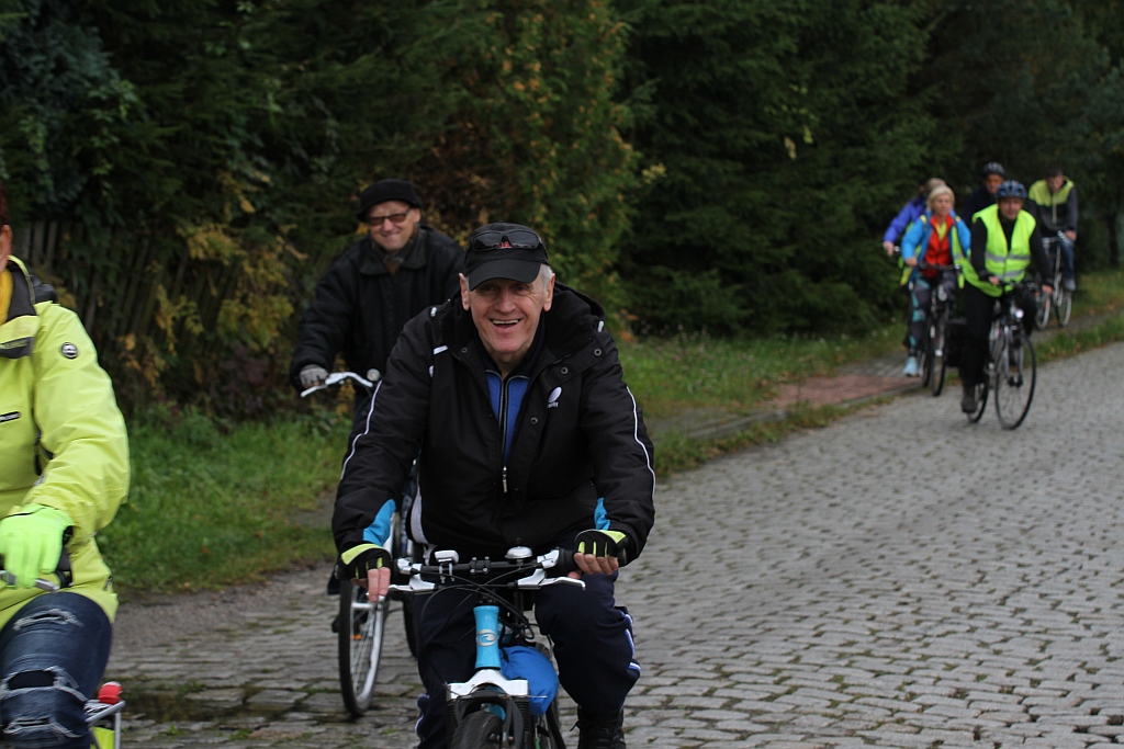 Kilkadziesiąt osób pojechało rowerami do  Bieniowic