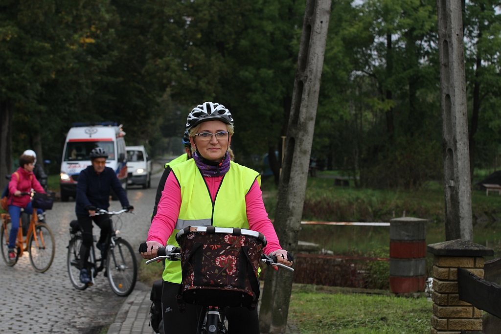 Kilkadziesiąt osób pojechało rowerami do  Bieniowic